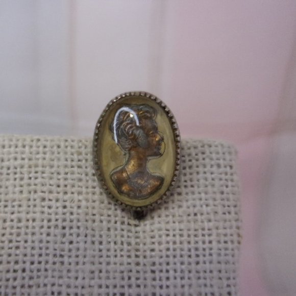 Vintage Reverse Cameo Screw Back Earrings - Picture 3 of 7